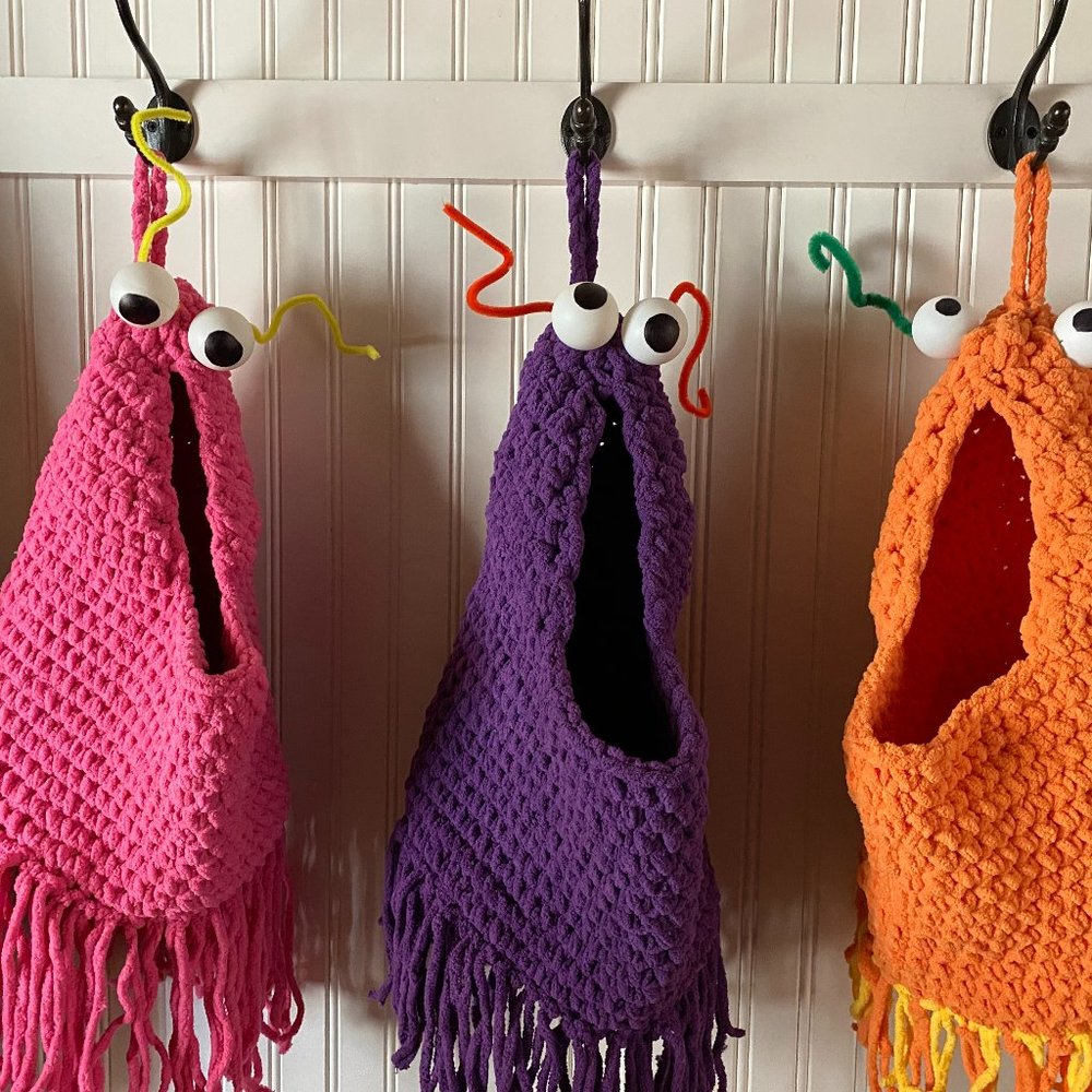 Crochet Yip Yip hanging bag